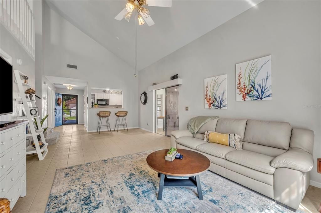 For Sale: $274,000 (2 beds, 2 baths, 1362 Square Feet)