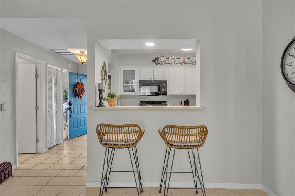 For Sale: $274,000 (2 beds, 2 baths, 1362 Square Feet)