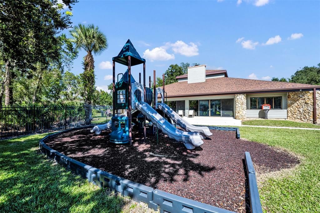 For Sale: $274,000 (2 beds, 2 baths, 1362 Square Feet)