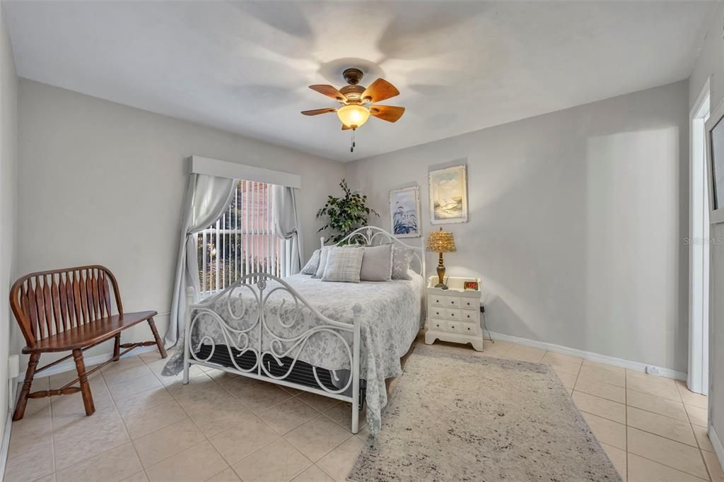 For Sale: $274,000 (2 beds, 2 baths, 1362 Square Feet)