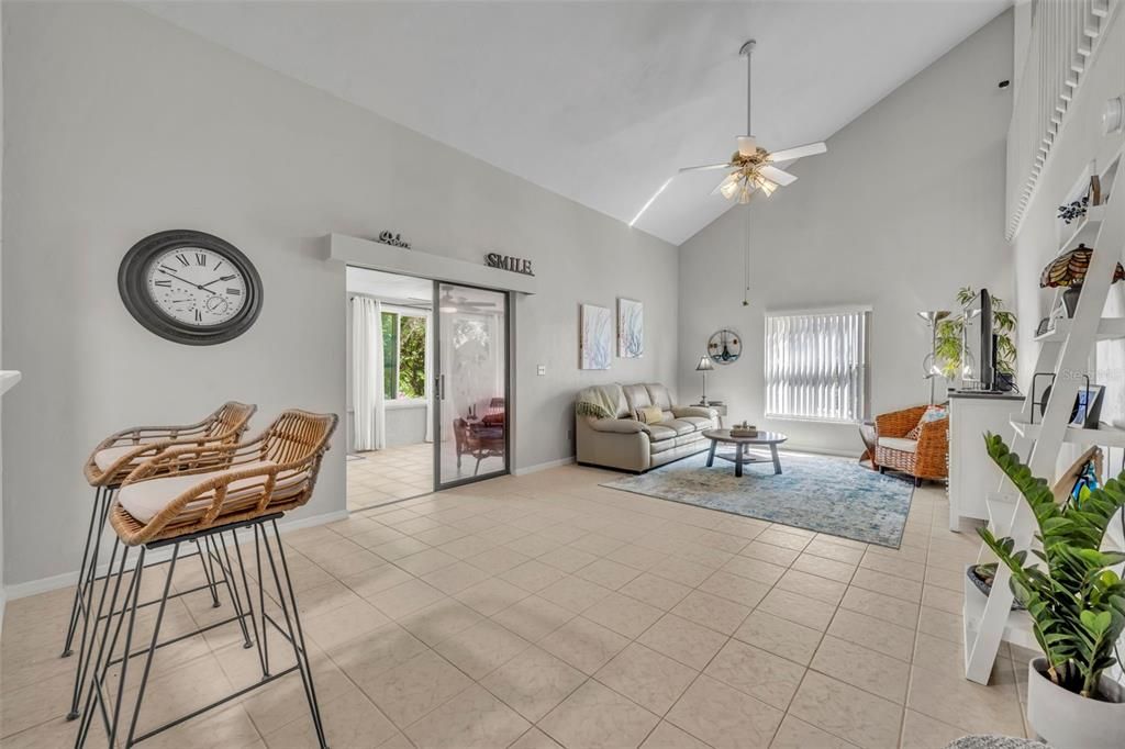 For Sale: $274,000 (2 beds, 2 baths, 1362 Square Feet)