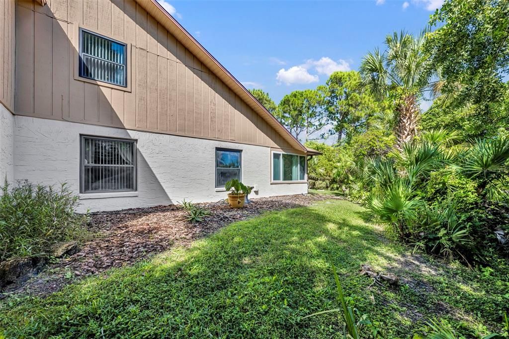 For Sale: $274,000 (2 beds, 2 baths, 1362 Square Feet)