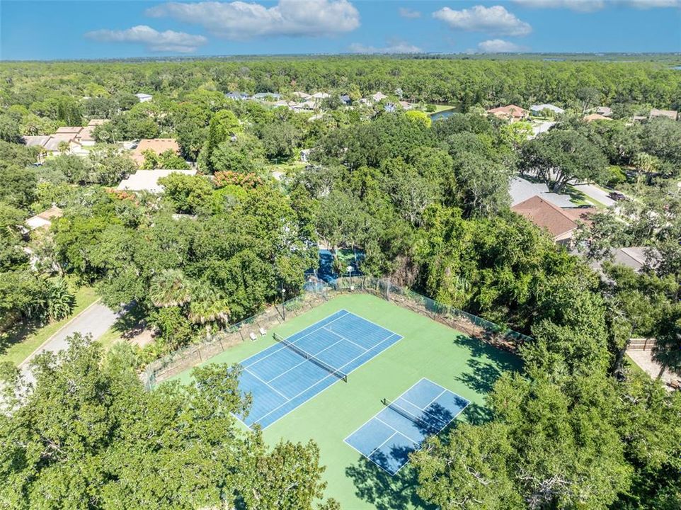 For Sale: $274,000 (2 beds, 2 baths, 1362 Square Feet)