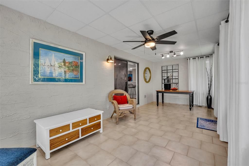 For Sale: $274,000 (2 beds, 2 baths, 1362 Square Feet)