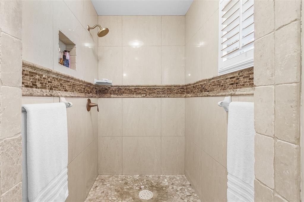 待售: $826,000 (4 贝兹, 2 浴室, 2930 平方英尺)