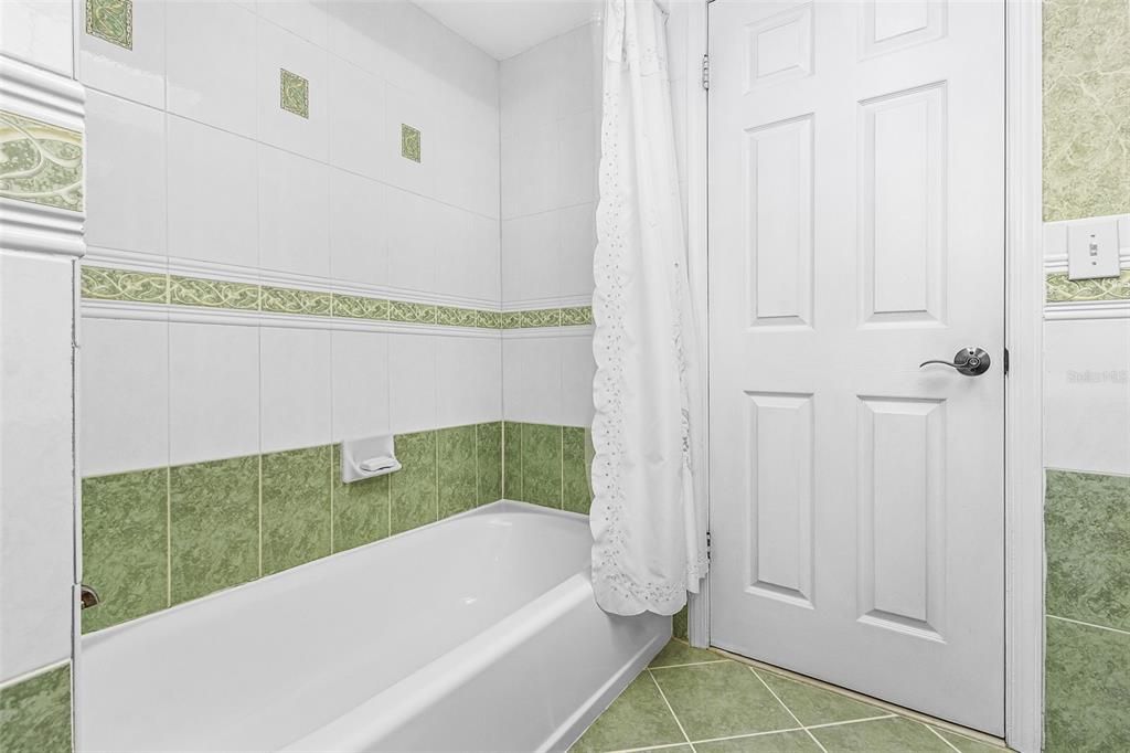 待售: $826,000 (4 贝兹, 2 浴室, 2930 平方英尺)