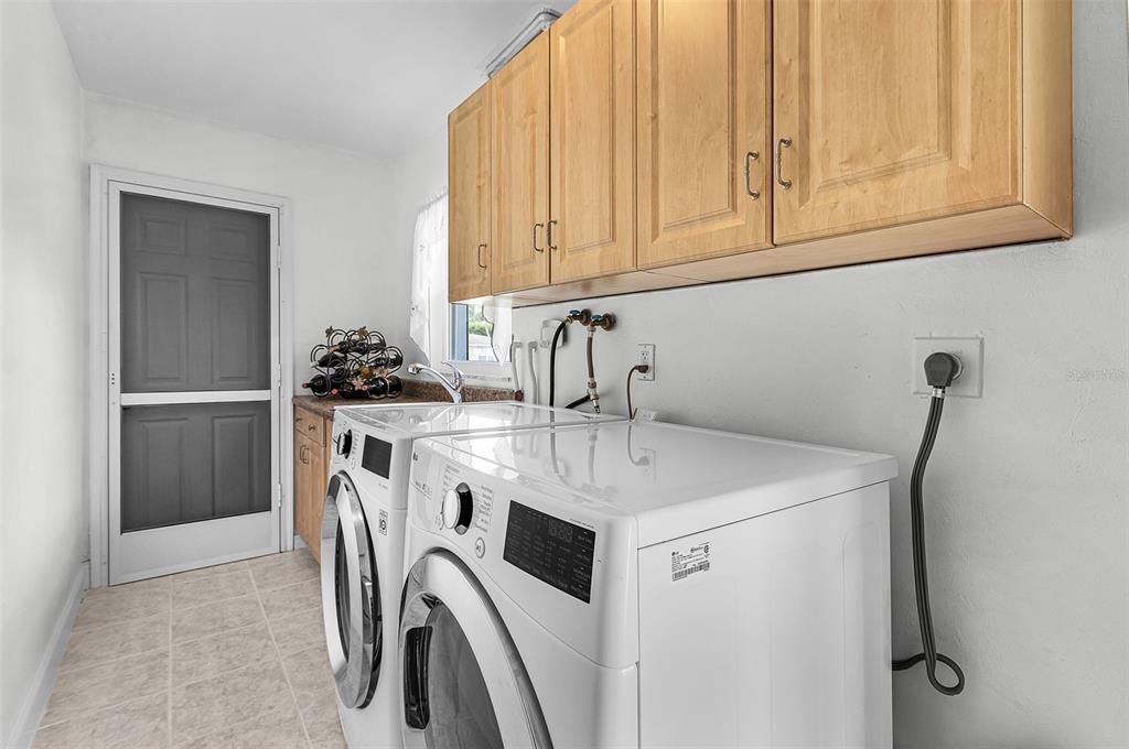 待售: $826,000 (4 贝兹, 2 浴室, 2930 平方英尺)