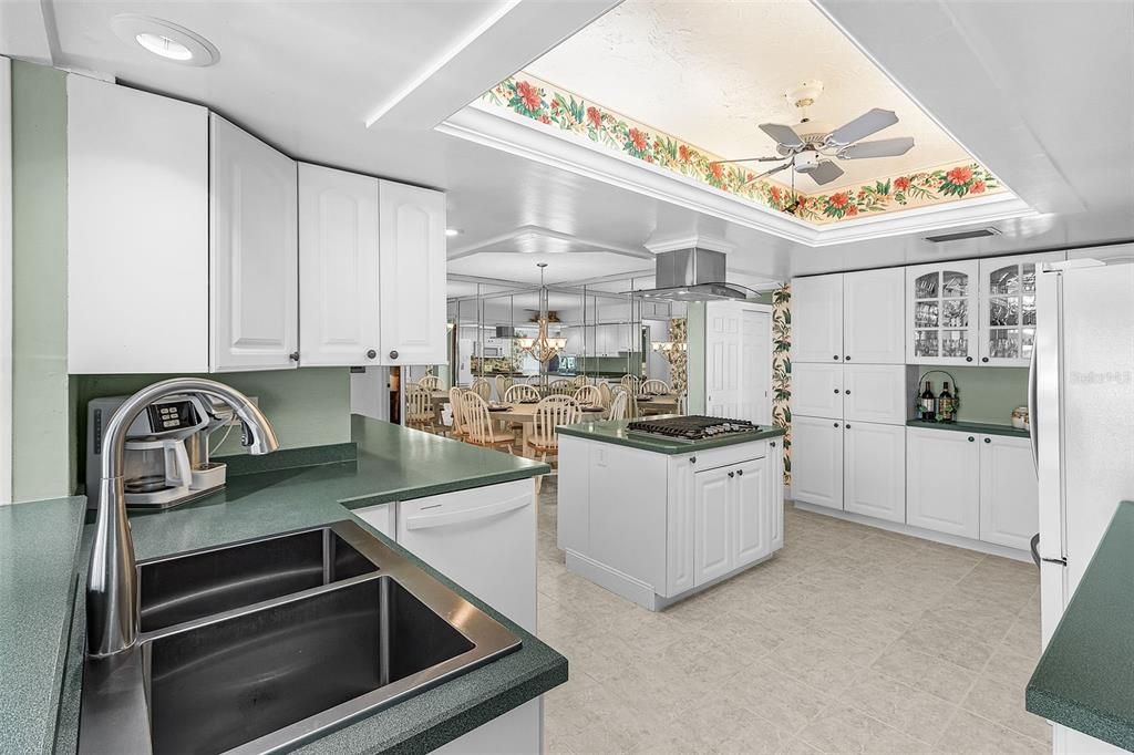 待售: $826,000 (4 贝兹, 2 浴室, 2930 平方英尺)