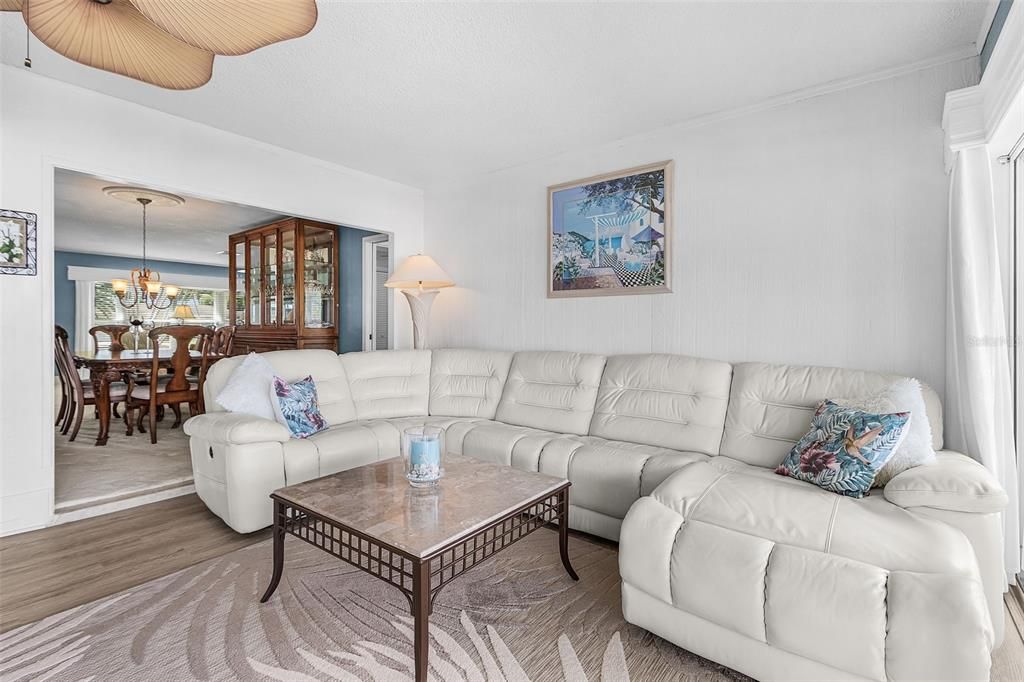 待售: $826,000 (4 贝兹, 2 浴室, 2930 平方英尺)