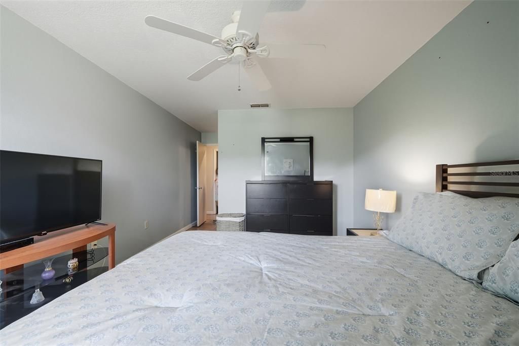 待售: $179,000 (2 贝兹, 2 浴室, 1124 平方英尺)