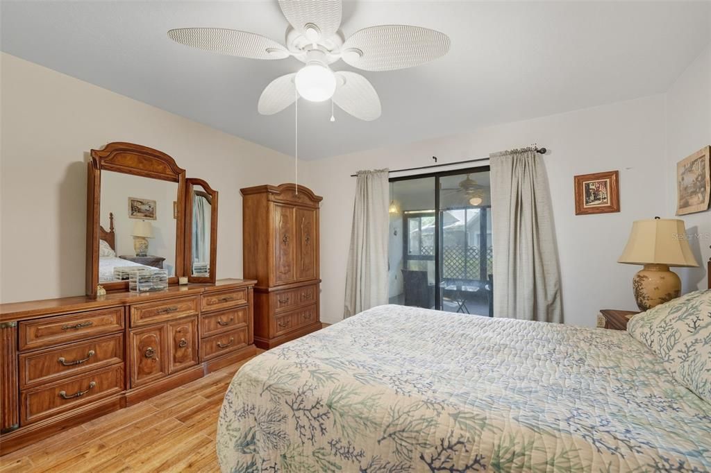 待售: $179,000 (2 贝兹, 2 浴室, 1124 平方英尺)