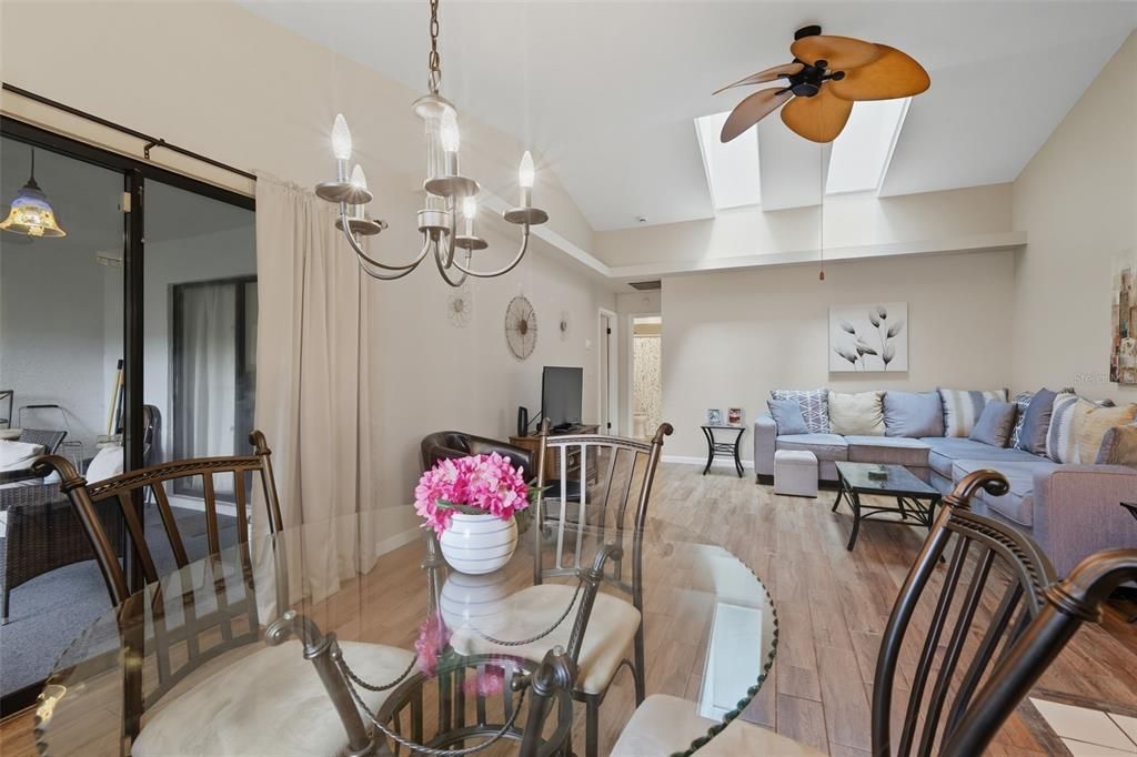 待售: $179,000 (2 贝兹, 2 浴室, 1124 平方英尺)