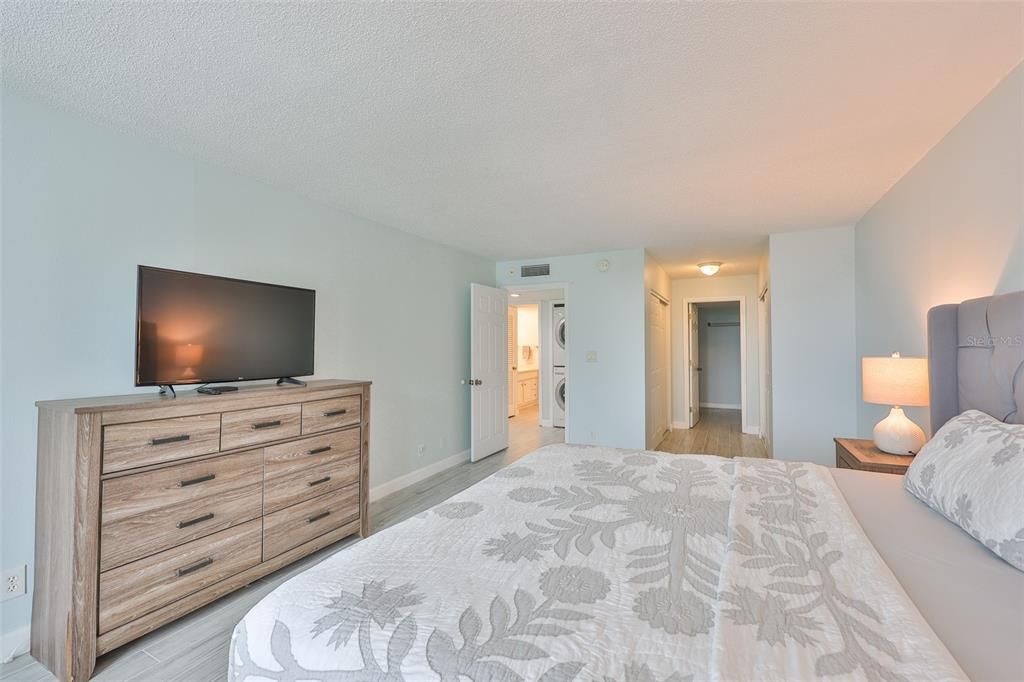 For Rent: $4,100 (2 beds, 2 baths, 1392 Square Feet)