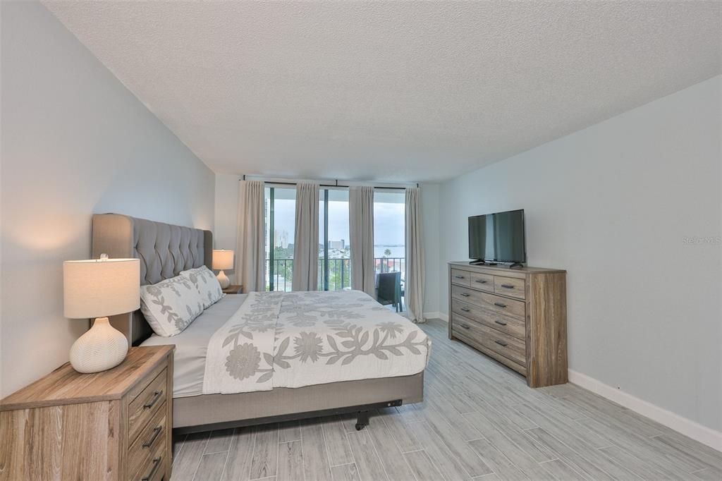 For Rent: $4,100 (2 beds, 2 baths, 1392 Square Feet)