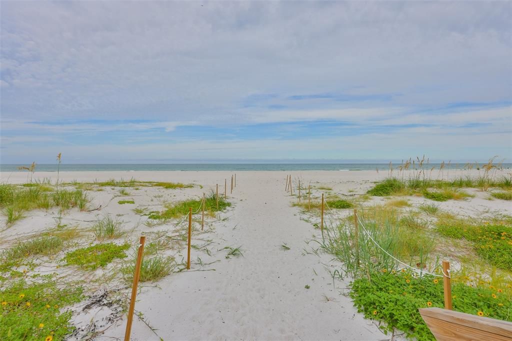 For Rent: $4,100 (2 beds, 2 baths, 1392 Square Feet)