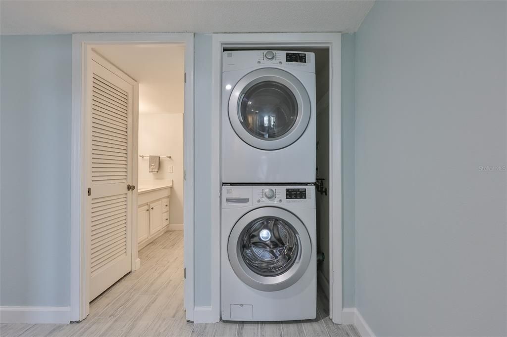 For Rent: $4,100 (2 beds, 2 baths, 1392 Square Feet)