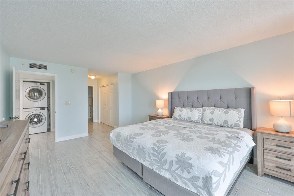 For Rent: $4,100 (2 beds, 2 baths, 1392 Square Feet)