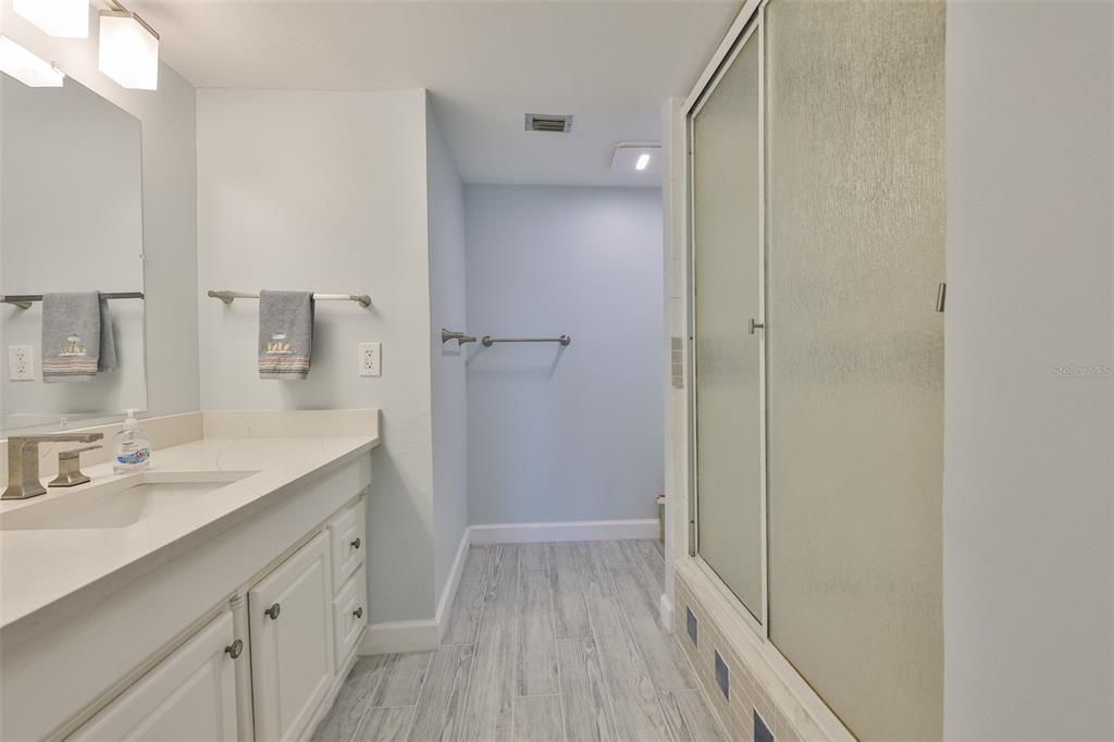 For Rent: $4,100 (2 beds, 2 baths, 1392 Square Feet)