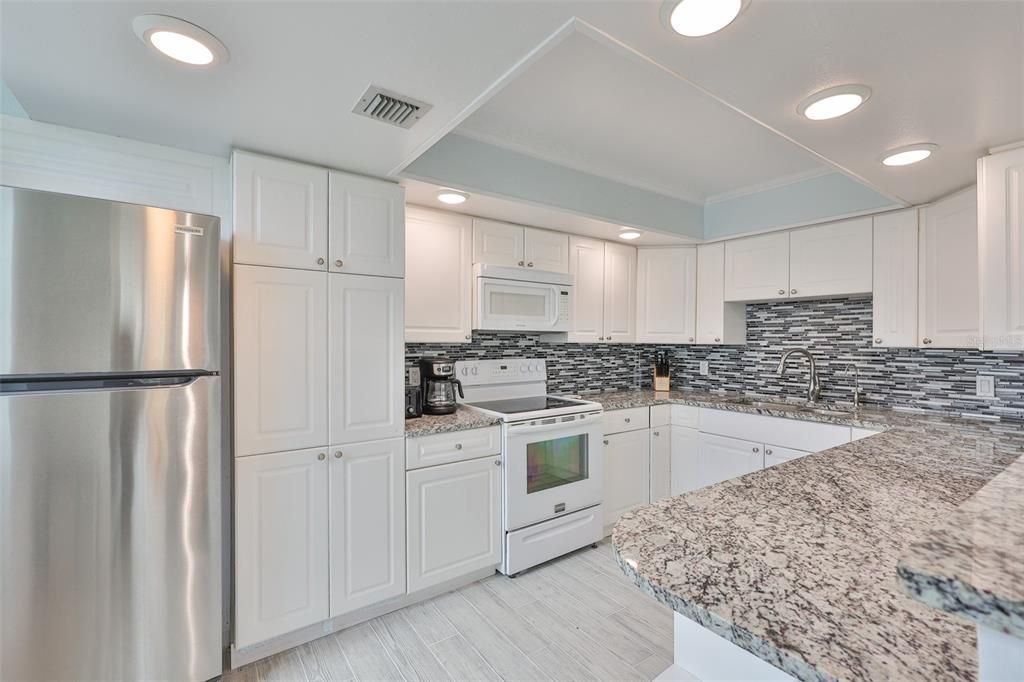 For Rent: $4,100 (2 beds, 2 baths, 1392 Square Feet)