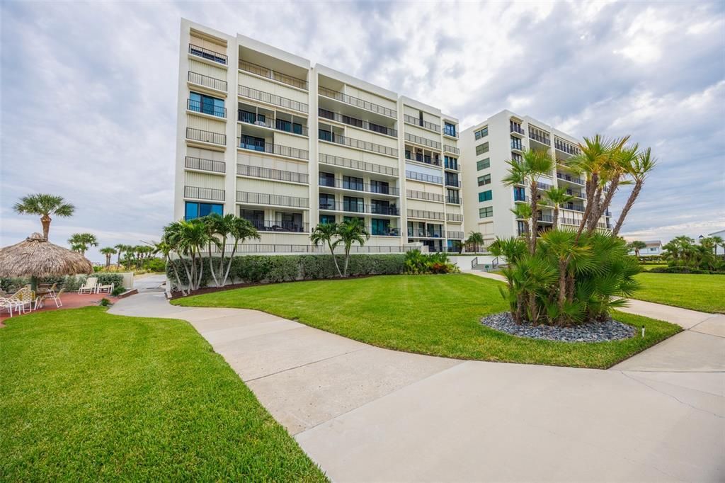 For Rent: $4,100 (2 beds, 2 baths, 1392 Square Feet)