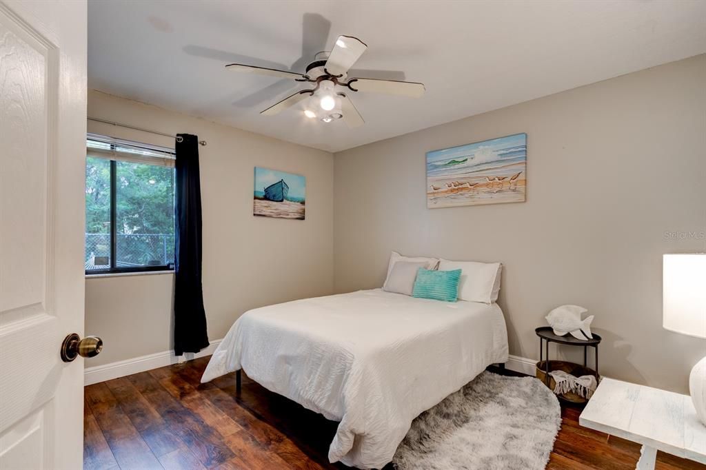 待售: $195,000 (3 贝兹, 2 浴室, 1077 平方英尺)