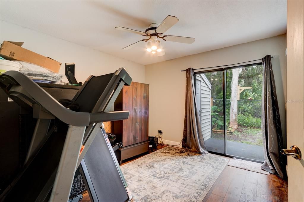 待售: $195,000 (3 贝兹, 2 浴室, 1077 平方英尺)