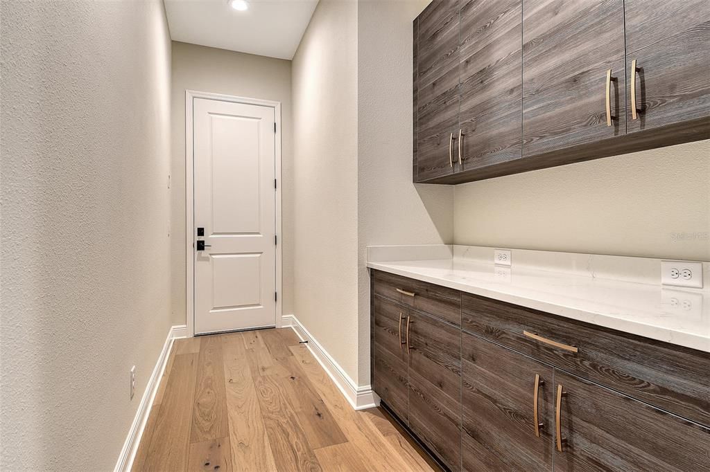 合同活跃: $1,099,990 (3 贝兹, 3 浴室, 3004 平方英尺)