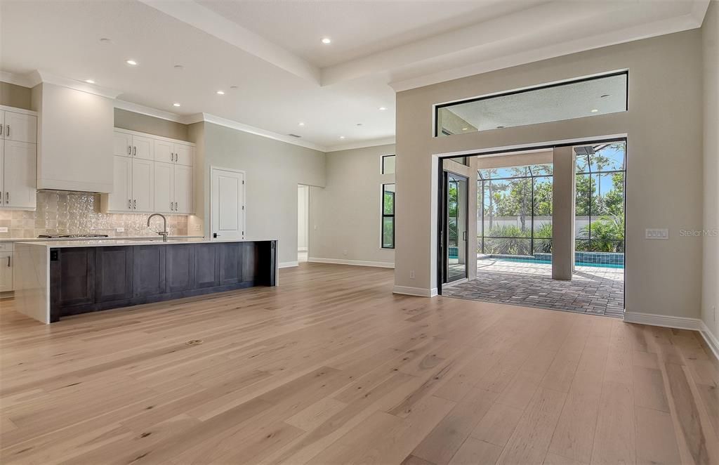 合同活跃: $1,099,990 (3 贝兹, 3 浴室, 3004 平方英尺)