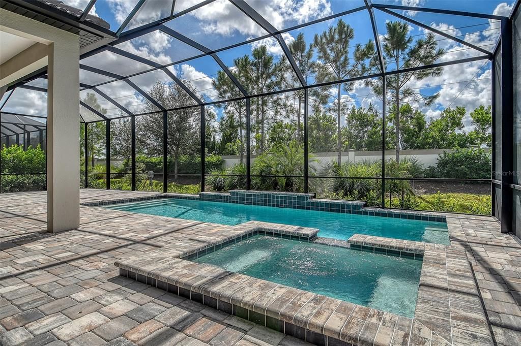 合同活跃: $1,099,990 (3 贝兹, 3 浴室, 3004 平方英尺)