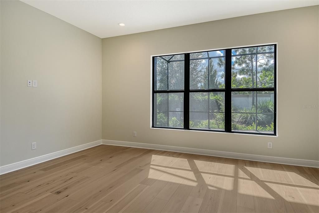 合同活跃: $1,099,990 (3 贝兹, 3 浴室, 3004 平方英尺)