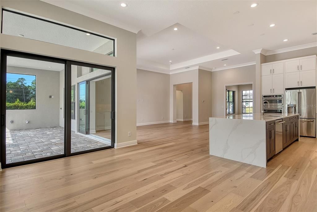 合同活跃: $1,099,990 (3 贝兹, 3 浴室, 3004 平方英尺)