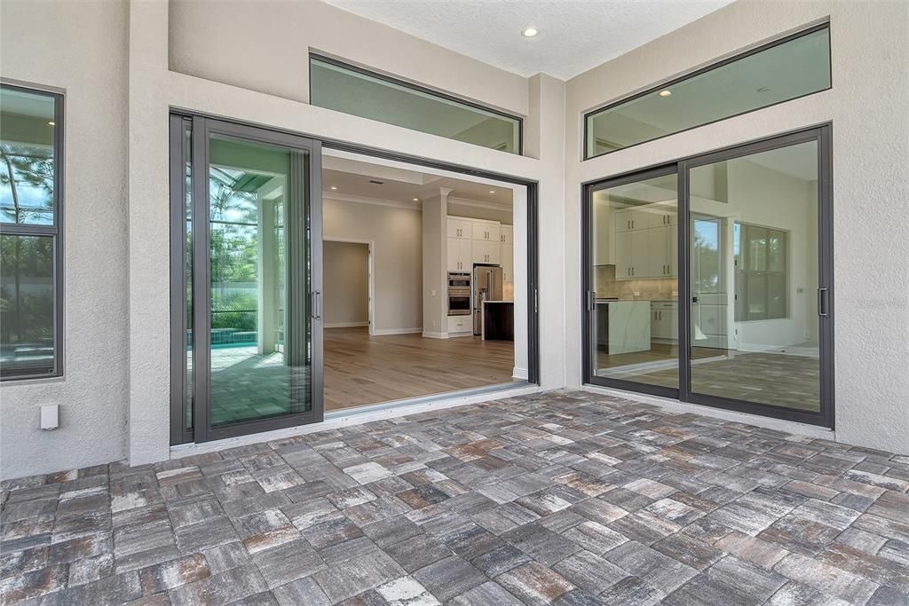 合同活跃: $1,099,990 (3 贝兹, 3 浴室, 3004 平方英尺)