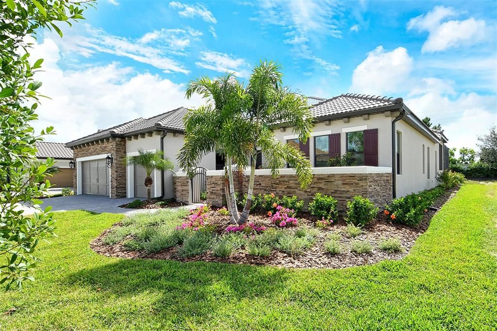 合同活跃: $1,099,990 (3 贝兹, 3 浴室, 3004 平方英尺)