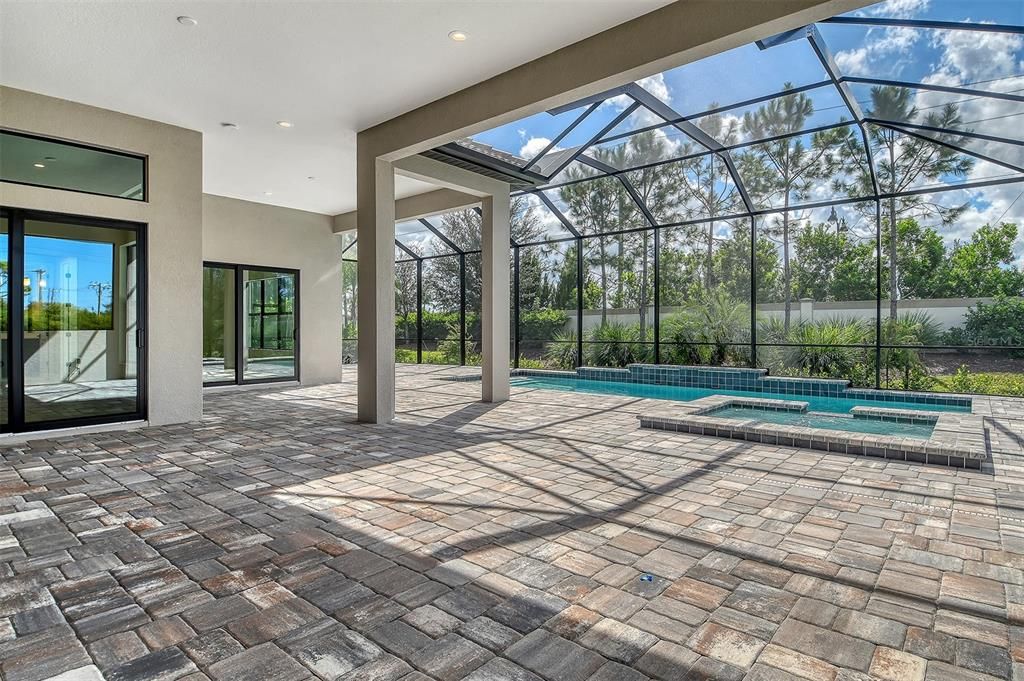 合同活跃: $1,099,990 (3 贝兹, 3 浴室, 3004 平方英尺)