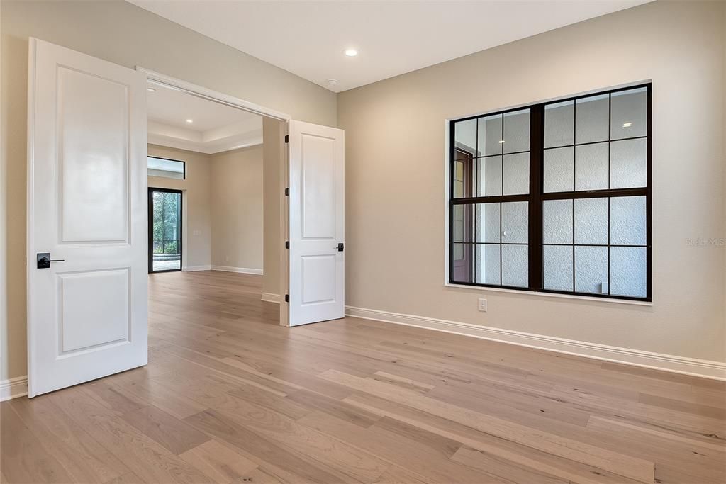 合同活跃: $1,099,990 (3 贝兹, 3 浴室, 3004 平方英尺)