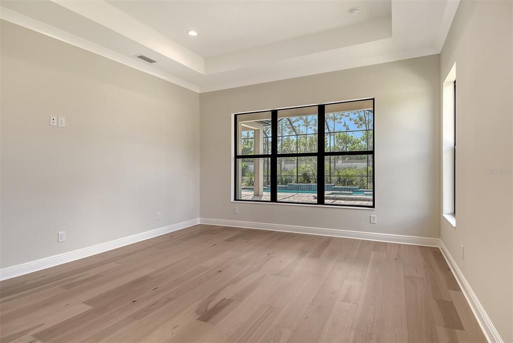 合同活跃: $1,099,990 (3 贝兹, 3 浴室, 3004 平方英尺)