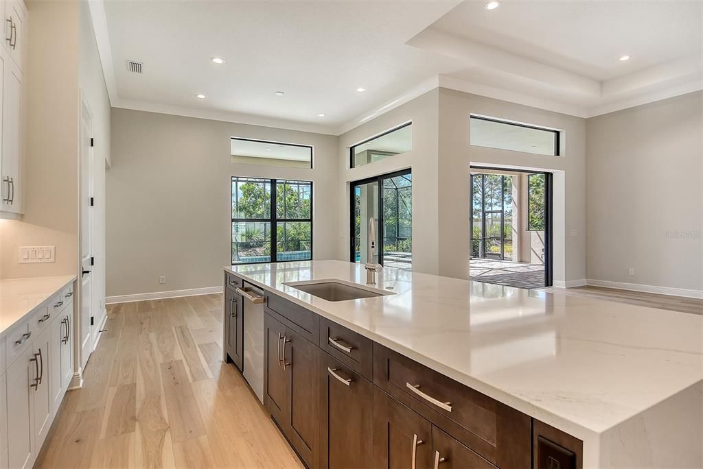 合同活跃: $1,099,990 (3 贝兹, 3 浴室, 3004 平方英尺)