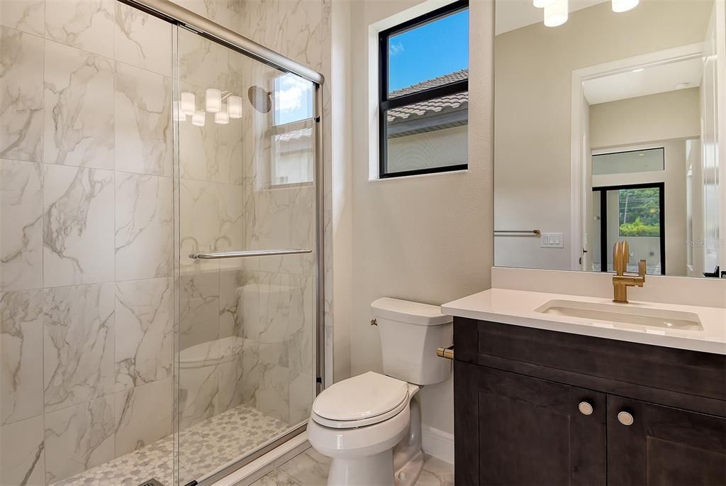 合同活跃: $1,099,990 (3 贝兹, 3 浴室, 3004 平方英尺)