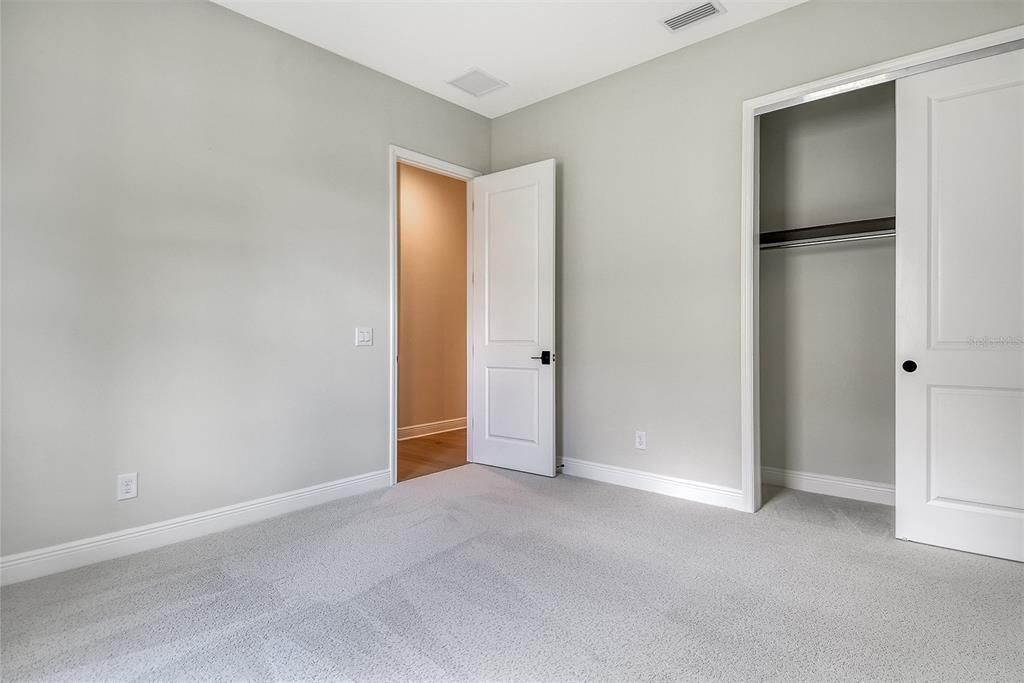 合同活跃: $1,099,990 (3 贝兹, 3 浴室, 3004 平方英尺)