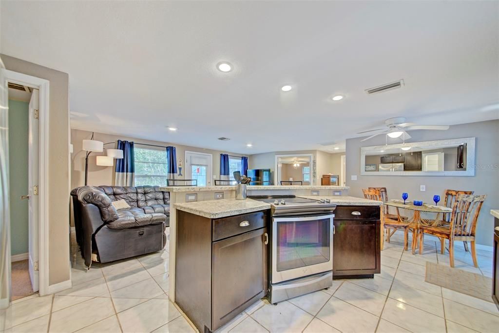 На продажу: $295,000 (3 спален, 2 ванн, 1320 Квадратных фут)