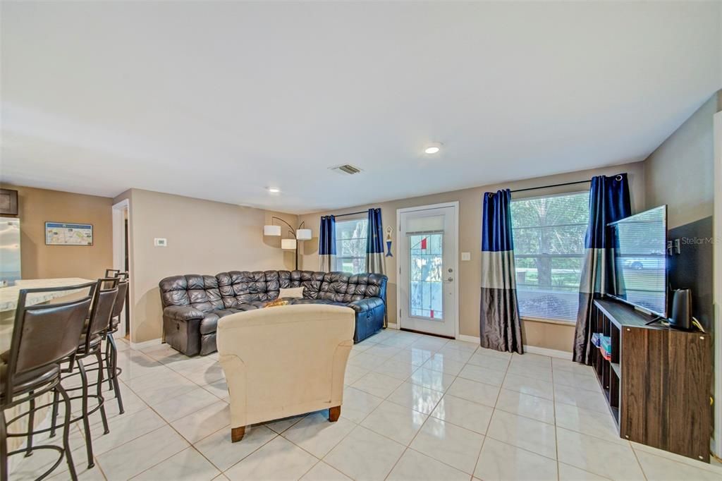 На продажу: $295,000 (3 спален, 2 ванн, 1320 Квадратных фут)