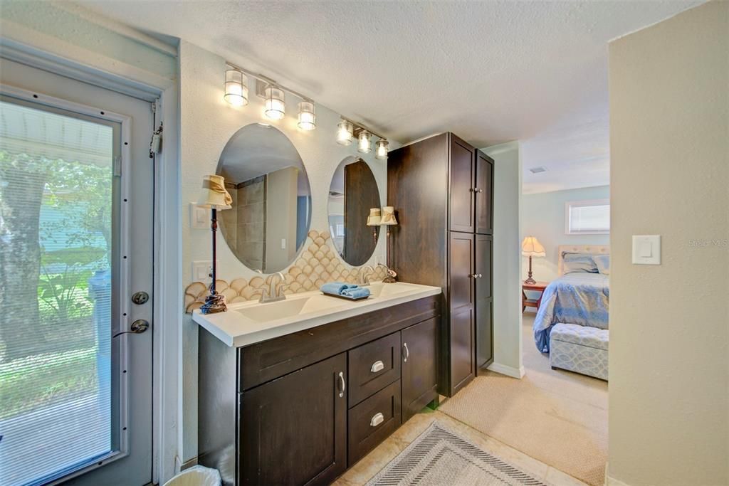 На продажу: $295,000 (3 спален, 2 ванн, 1320 Квадратных фут)