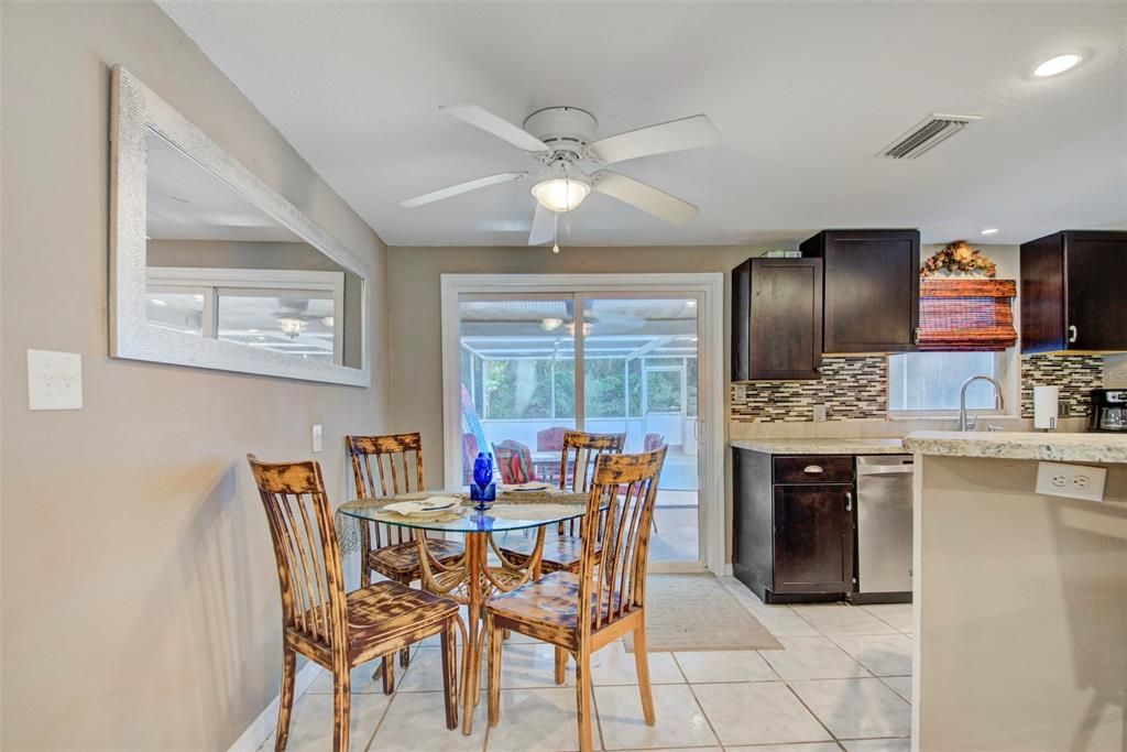 На продажу: $295,000 (3 спален, 2 ванн, 1320 Квадратных фут)