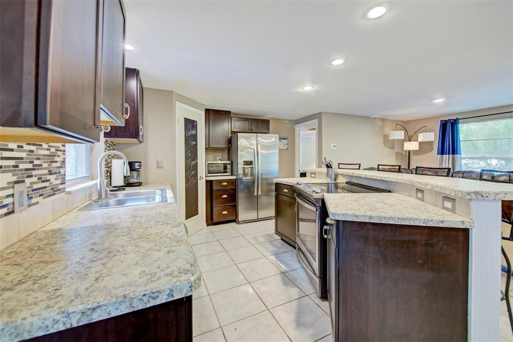 На продажу: $295,000 (3 спален, 2 ванн, 1320 Квадратных фут)