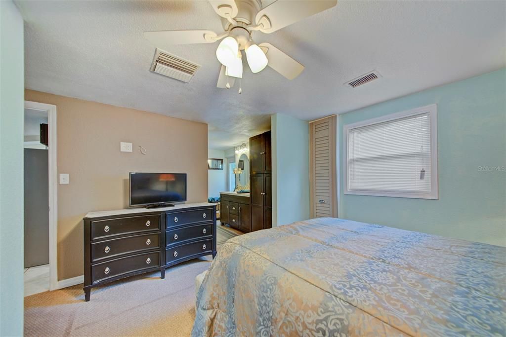 На продажу: $295,000 (3 спален, 2 ванн, 1320 Квадратных фут)