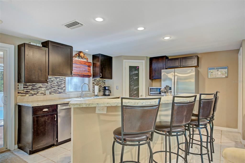 На продажу: $295,000 (3 спален, 2 ванн, 1320 Квадратных фут)