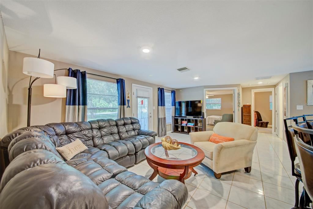 На продажу: $295,000 (3 спален, 2 ванн, 1320 Квадратных фут)