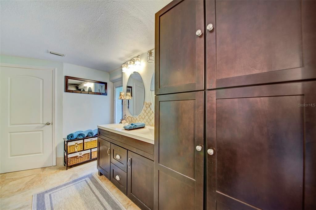 На продажу: $295,000 (3 спален, 2 ванн, 1320 Квадратных фут)