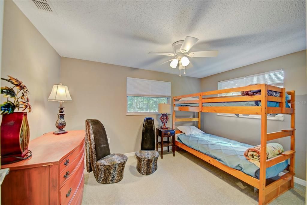 На продажу: $295,000 (3 спален, 2 ванн, 1320 Квадратных фут)