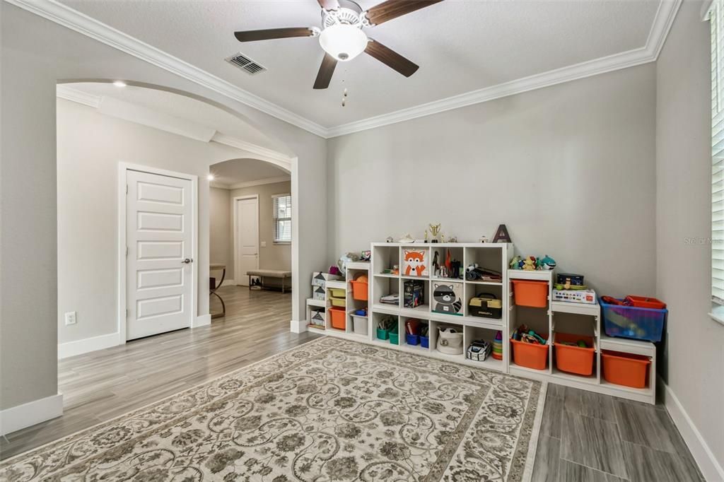 Active With Contract: $425,000 (4 beds, 2 baths, 2775 Square Feet)